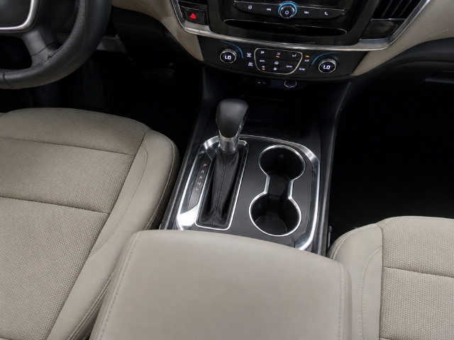 Used 2023 Chevrolet Traverse LS FWD image 14
