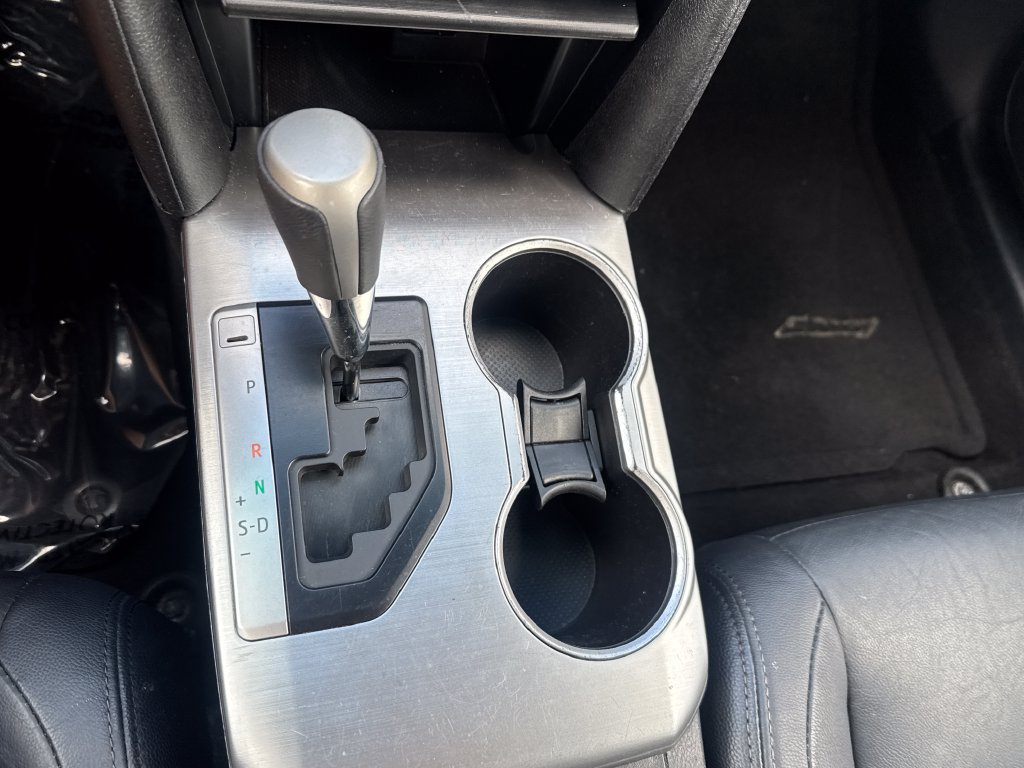 Used 2014 Toyota Camry SE FWD image 22