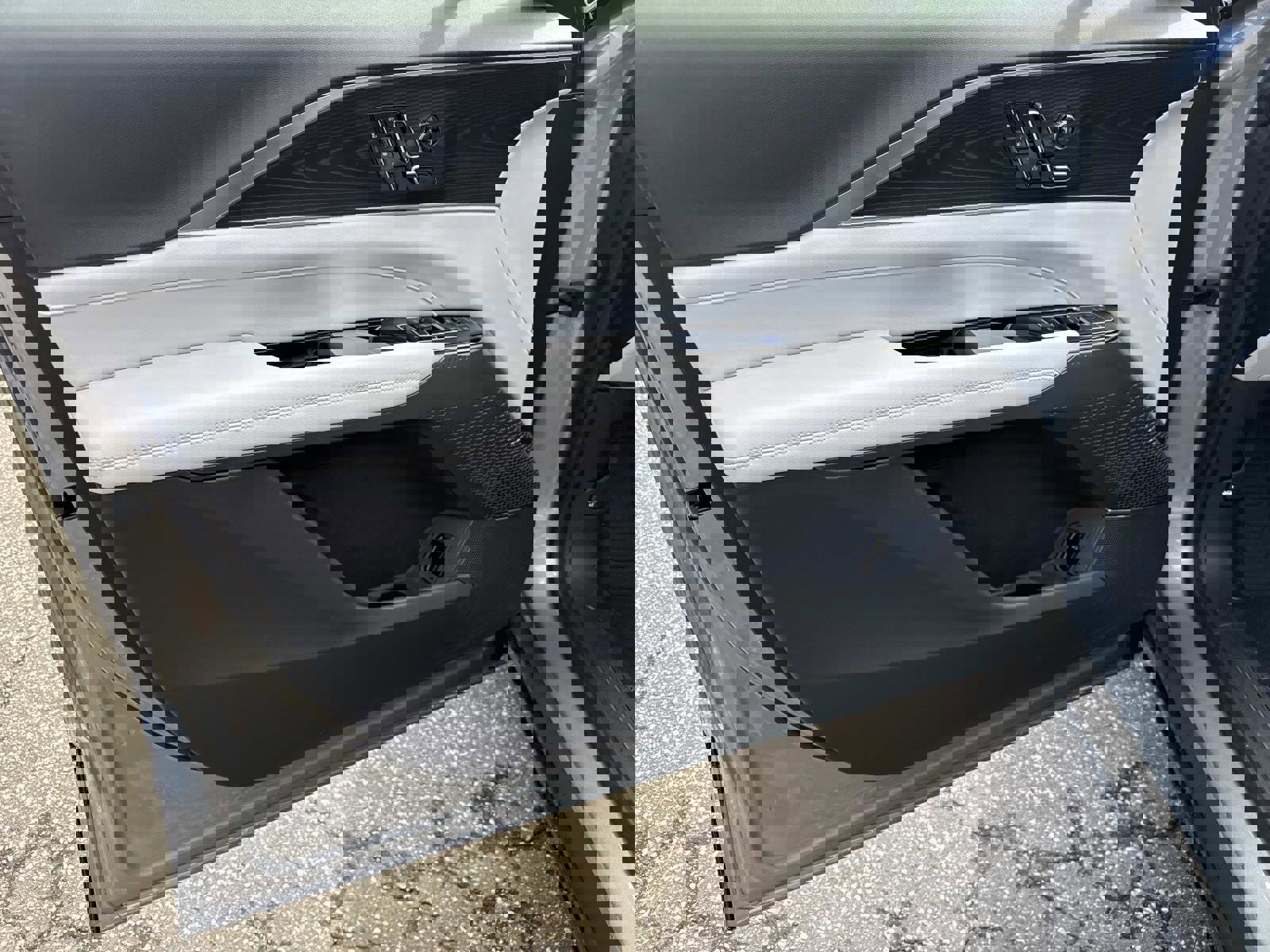 New 2026 Cadillac Lyriq Luxury image 18