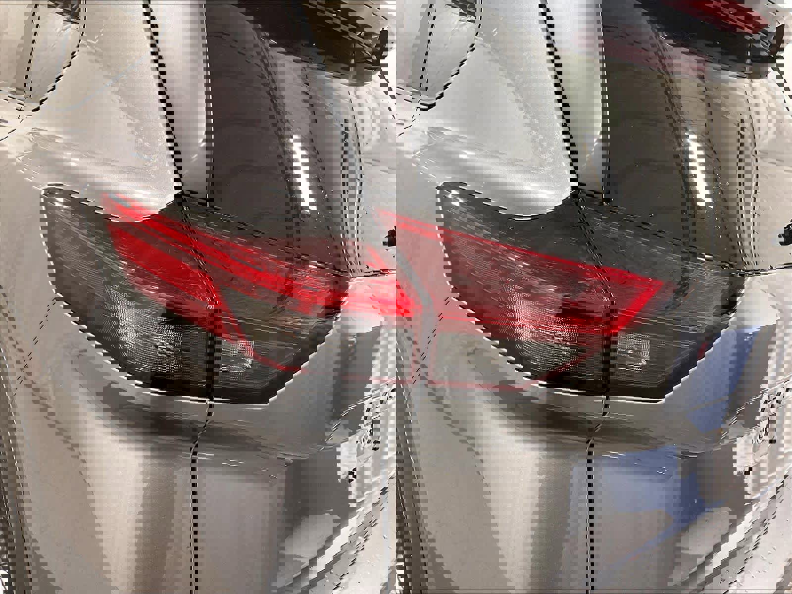 Used 2025 Nissan Rogue S image 33