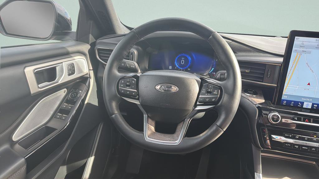 Used 2023 Ford Explorer Platinum w/ Technology Package AWD/4WD image 32
