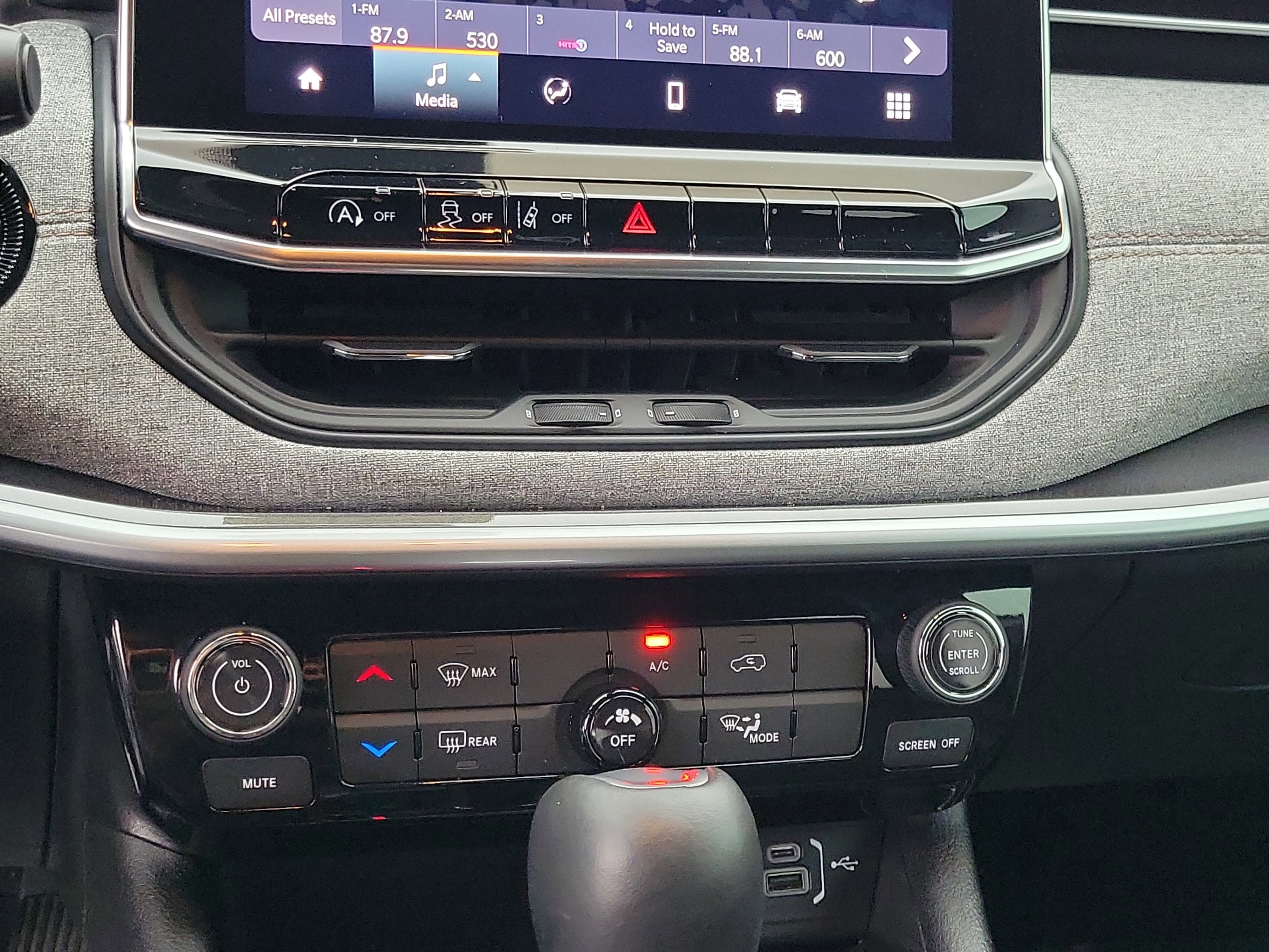 Used 2023 Jeep Compass Latitude image 27