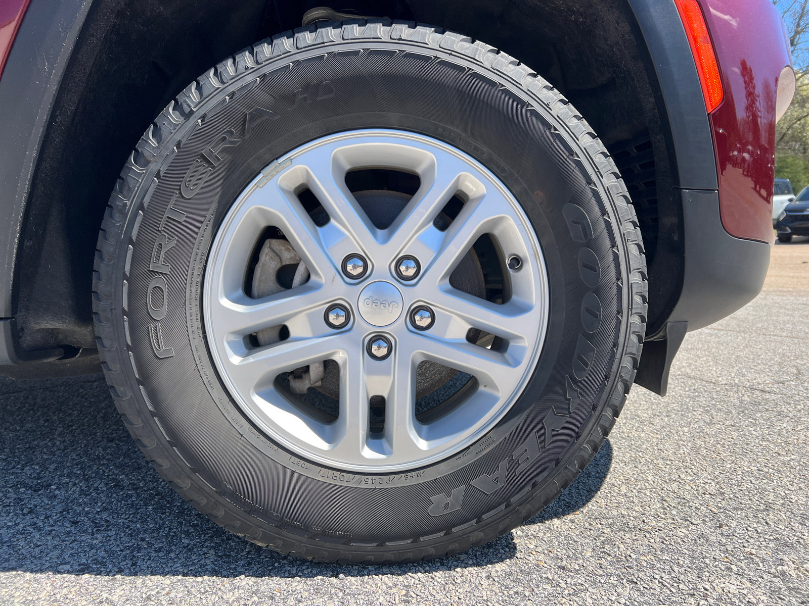 Used 2023 Jeep Grand Cherokee Laredo image 14