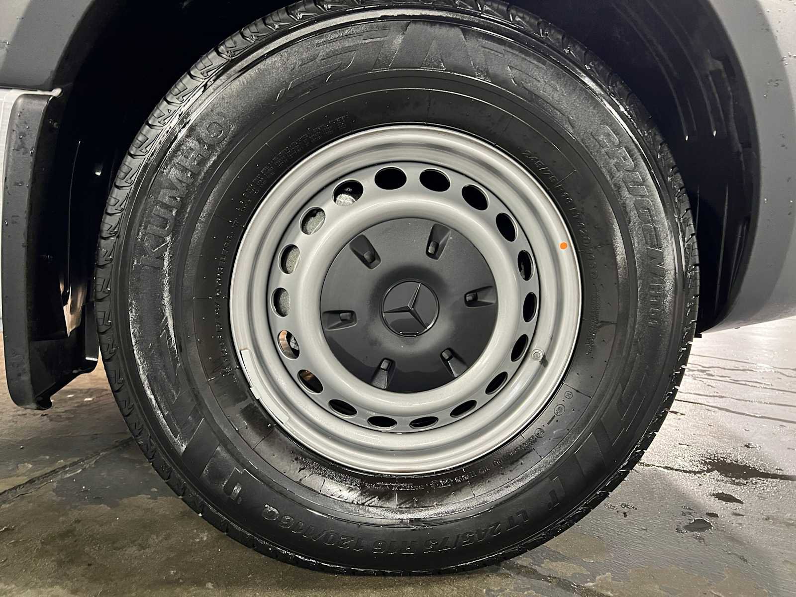 Used 2025 Mercedes-Benz Sprinter 2500 image 9