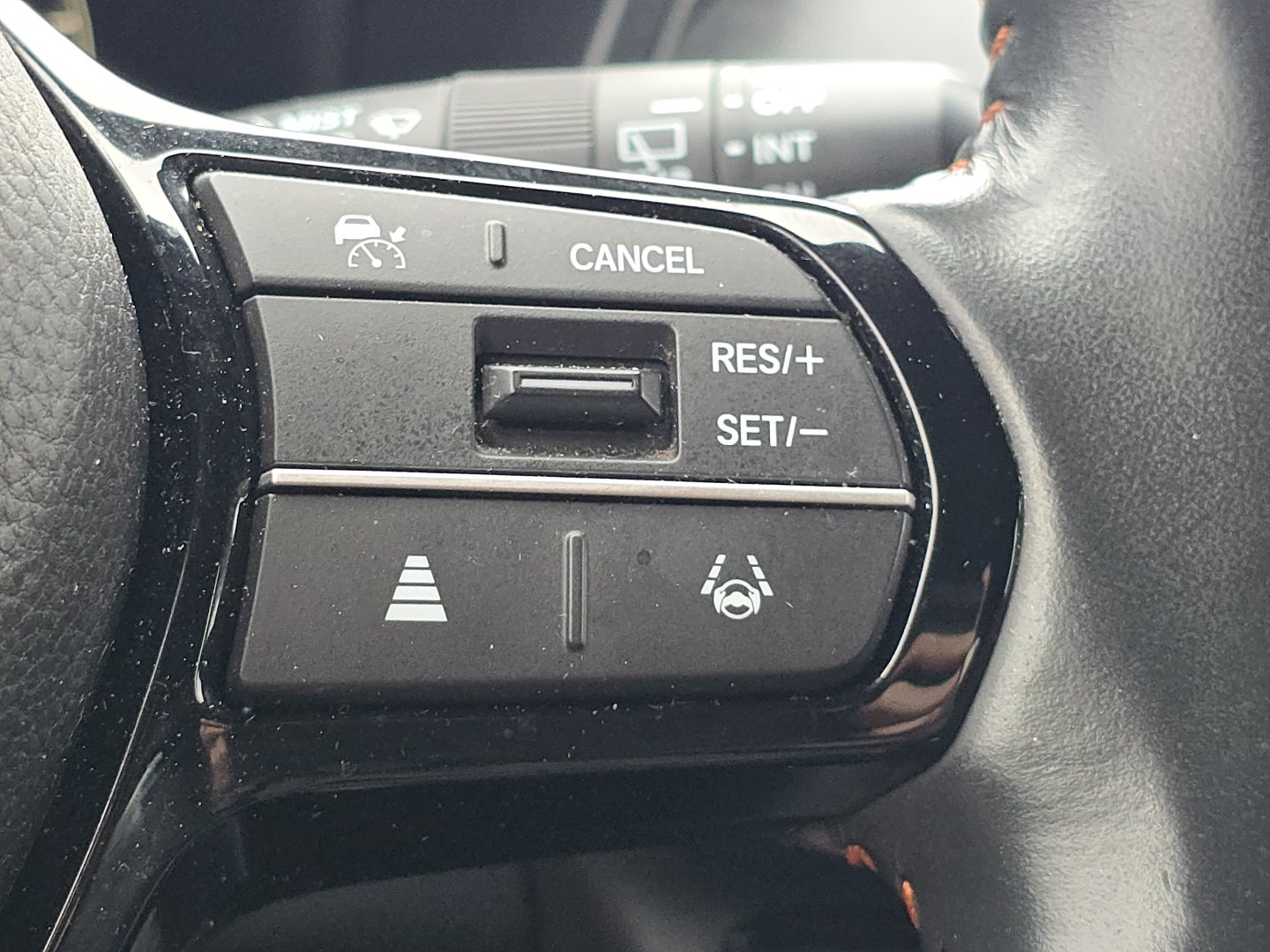 Used 2025 Honda HR-V Sport image 30