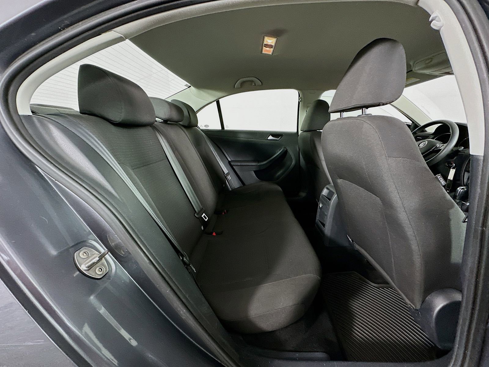 Used 2015 Volkswagen Jetta S image 24