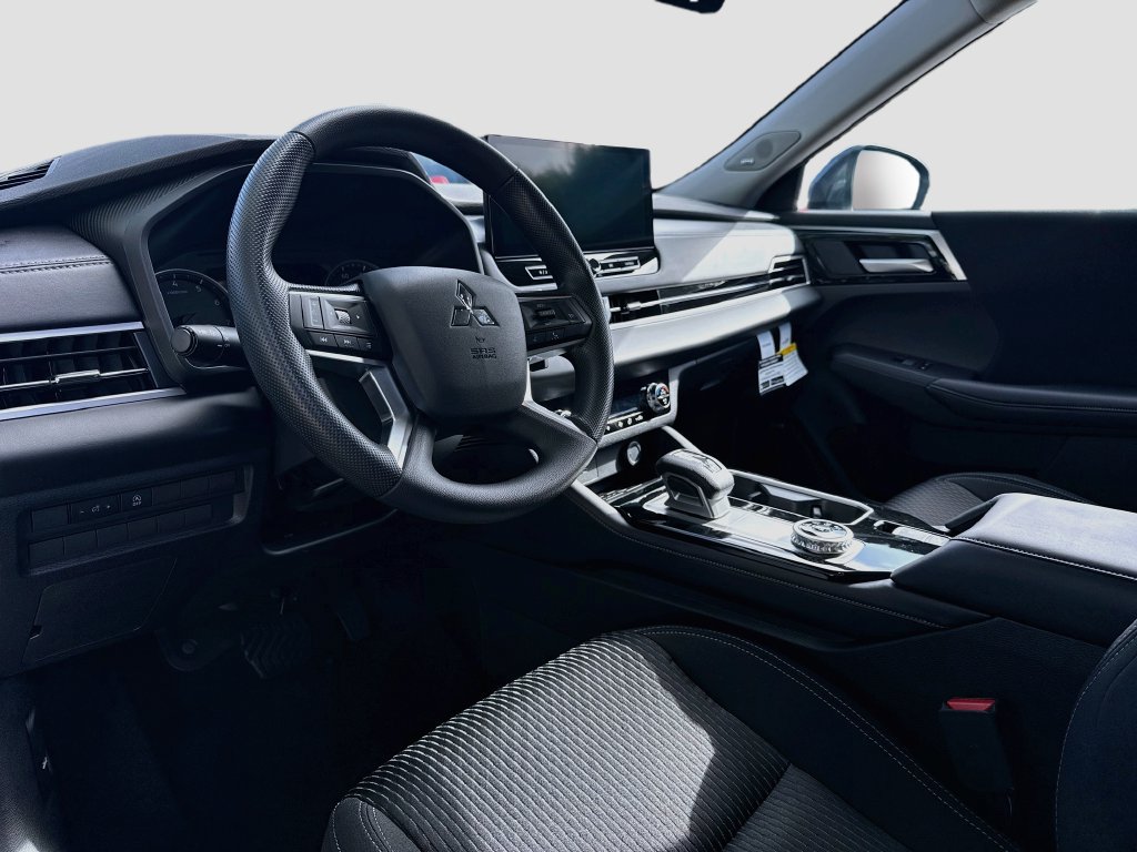New 2026 Mitsubishi Outlander ES FWD image 9
