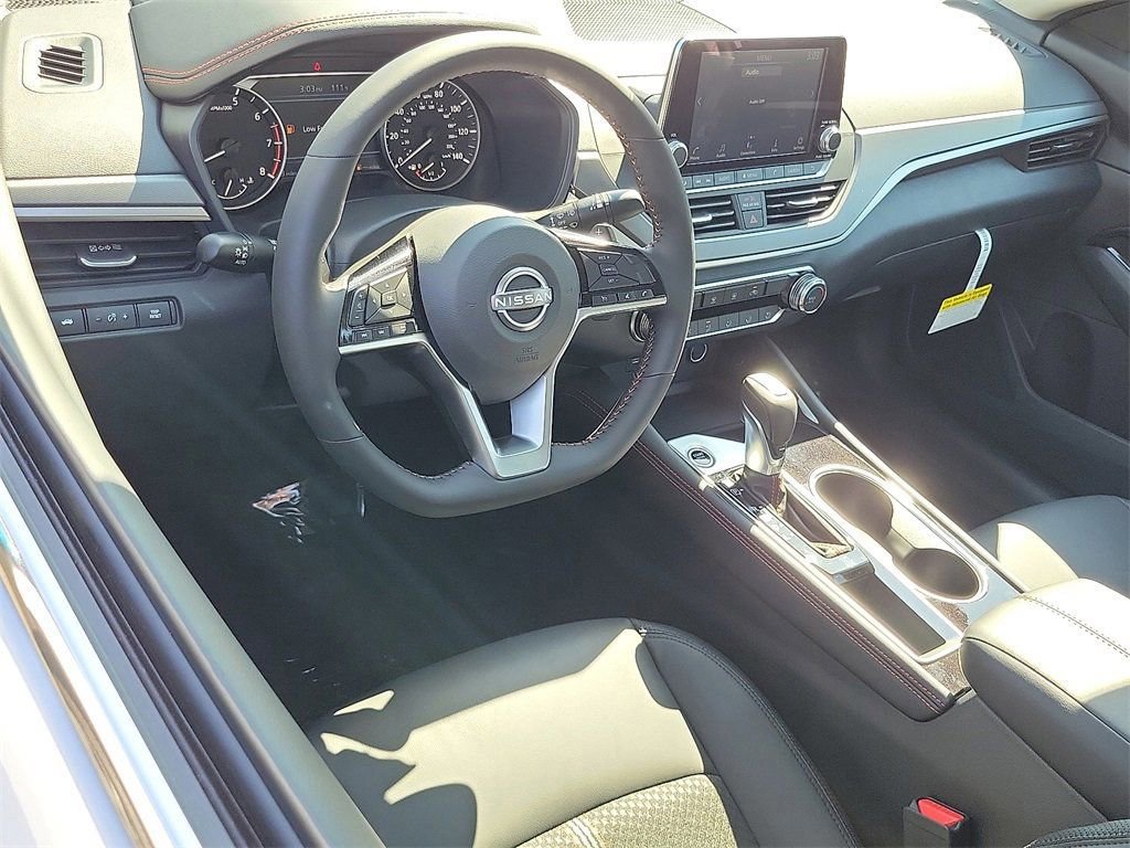 New 2025 Nissan Altima 2.5 SR image 7