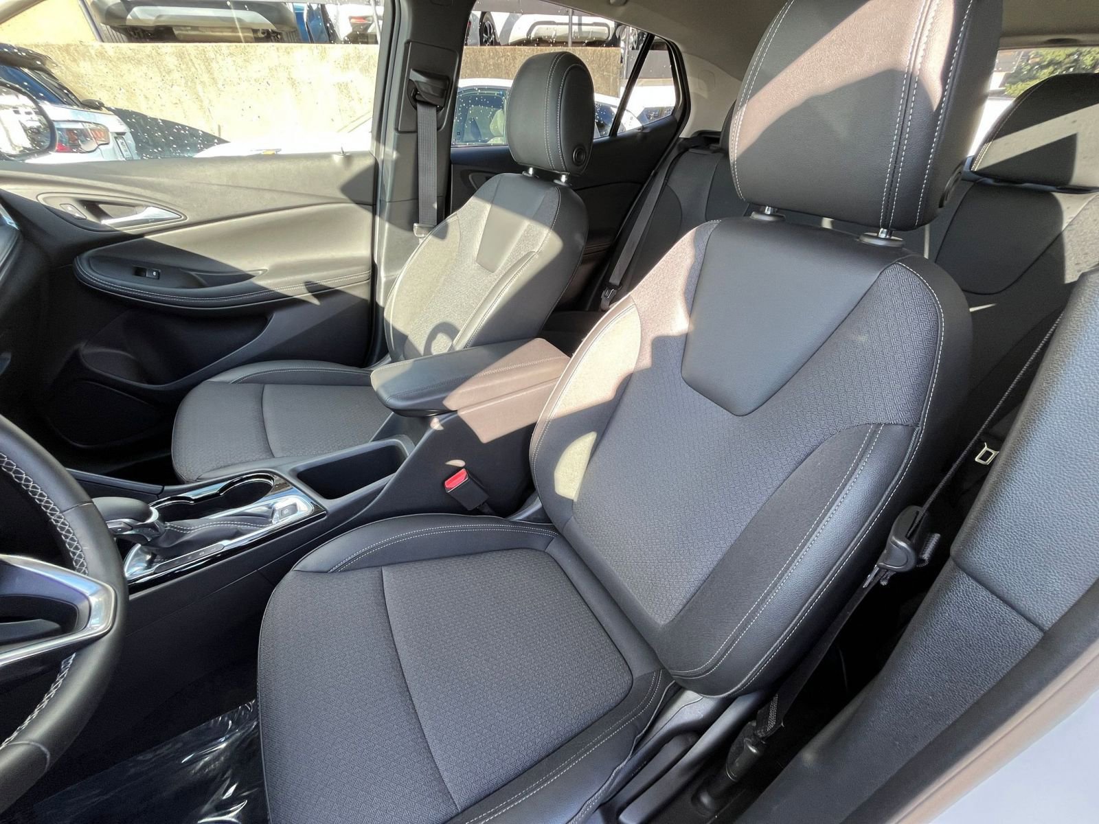 Used 2025 Buick Encore GX Preferred AWD/4WD image 37