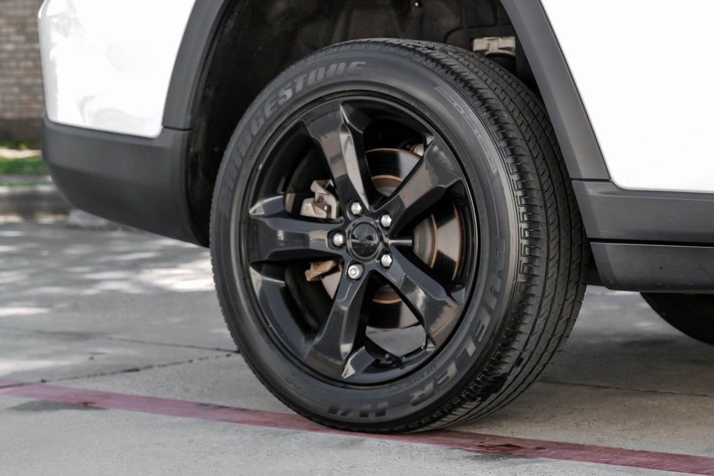 Used 2023 Jeep Grand Cherokee L Laredo image 64