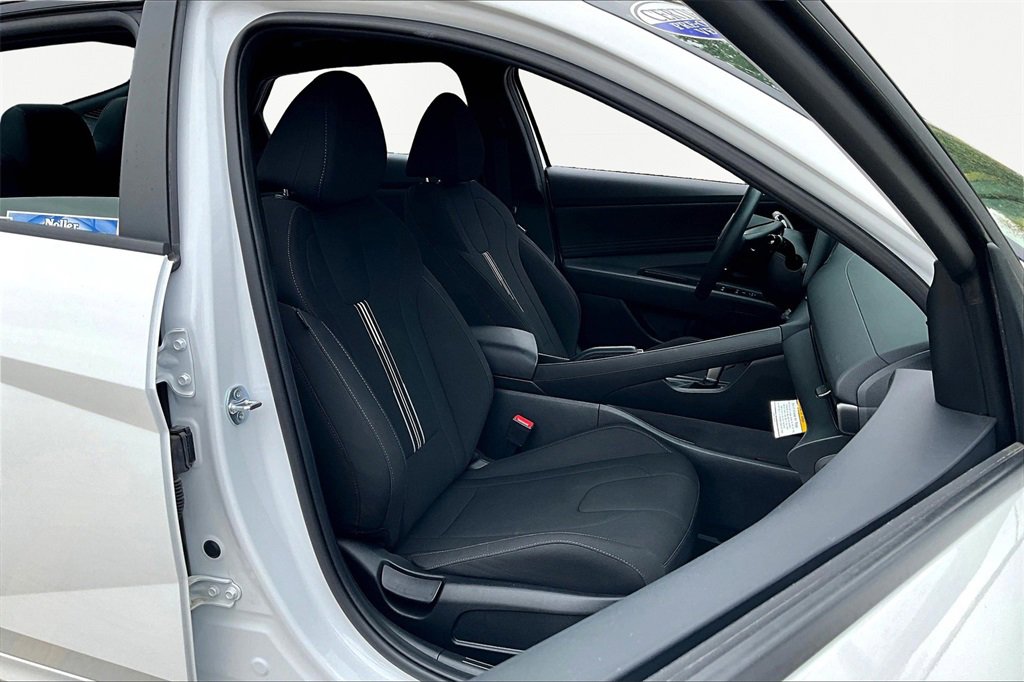 Certified 2025 Hyundai Elantra Sport image 7