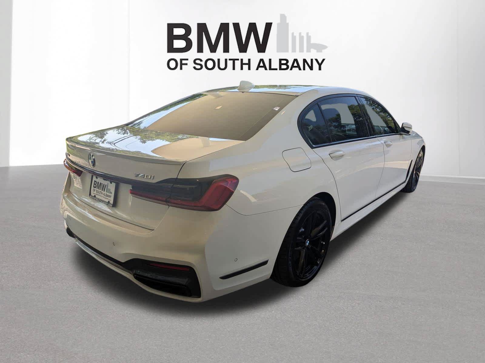 Used 2022 BMW 740i xDrive w/ M Sport Package AWD/4WD image 3