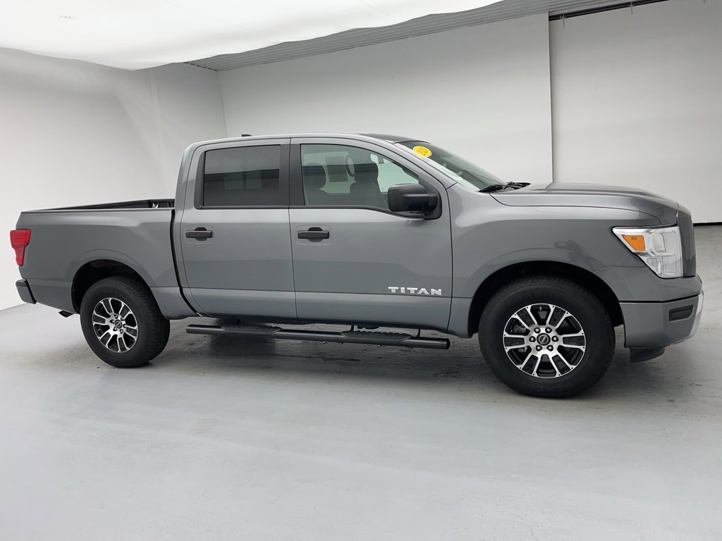 Used 2024 Nissan Titan SV image 12