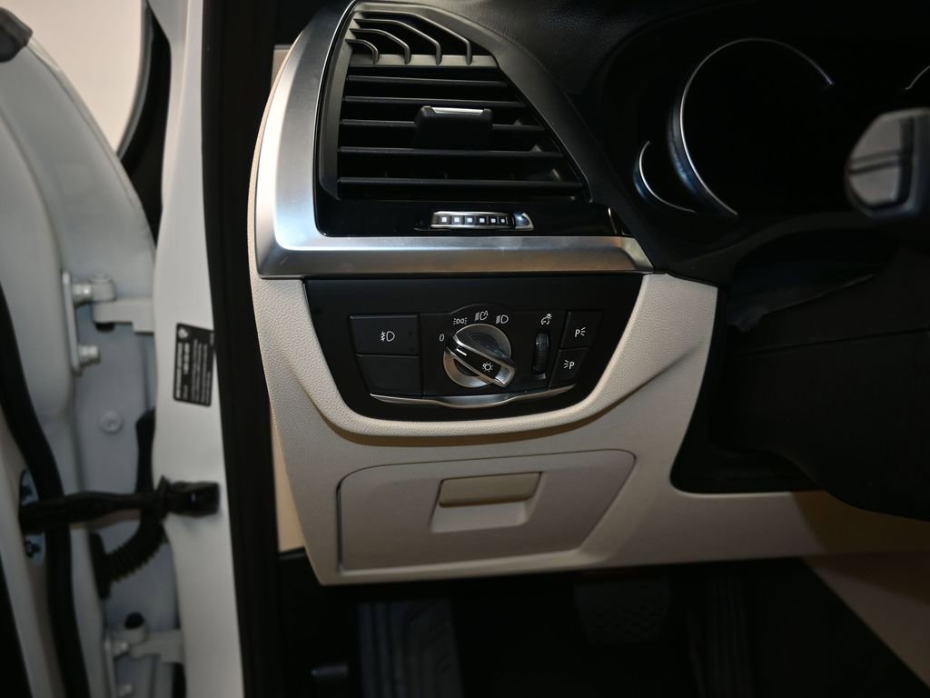 Used 2019 BMW X3 xDrive30i w/ Executive Package AWD/4WD image 12