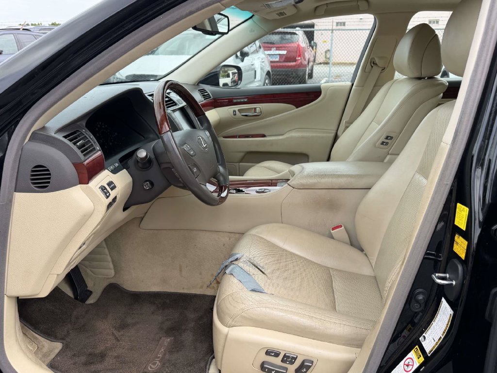 Used 2011 Lexus LS 460 AWD w/ Comfort Pkg image 5