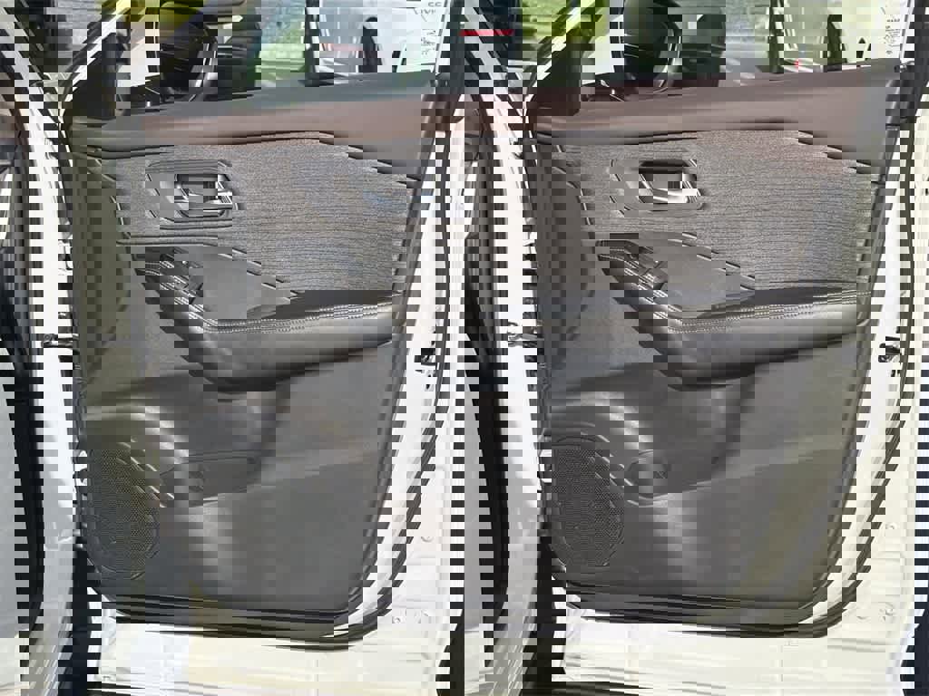 Used 2023 Nissan Rogue SV image 33