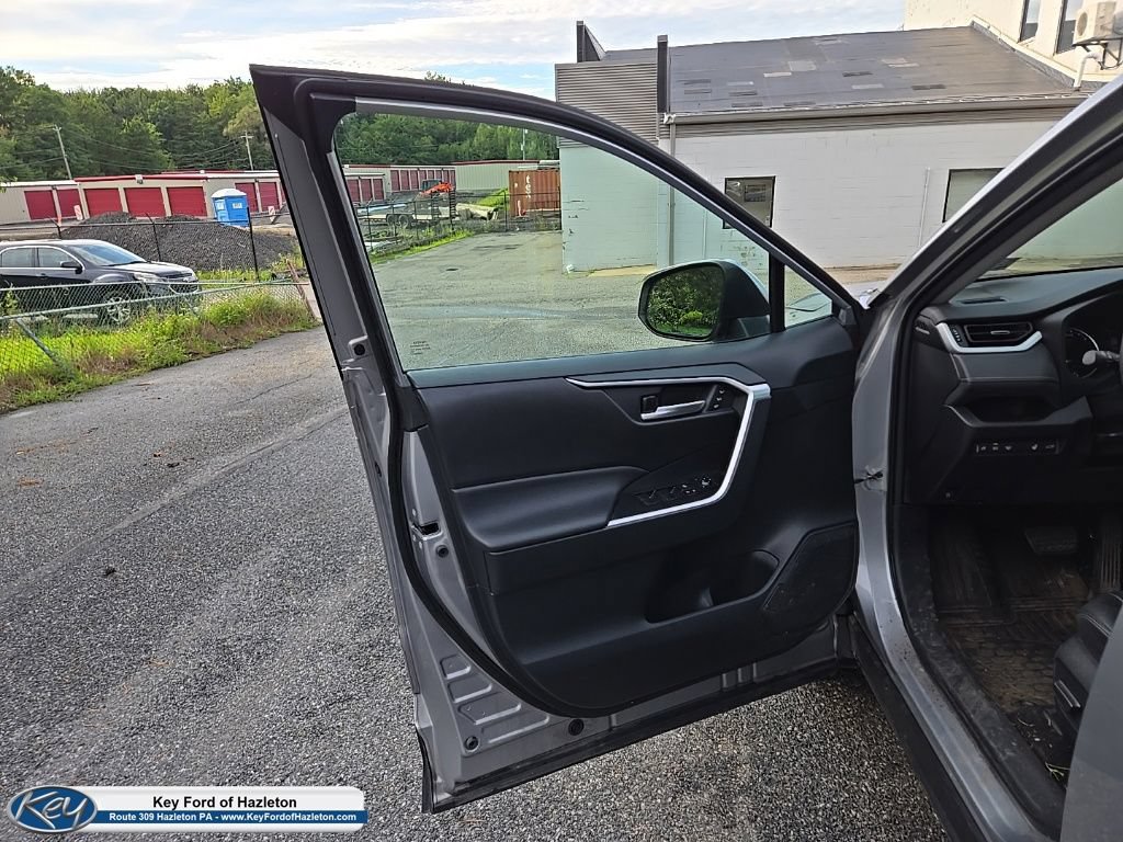 Used 2021 Toyota RAV4 AWD Hybrid image 30