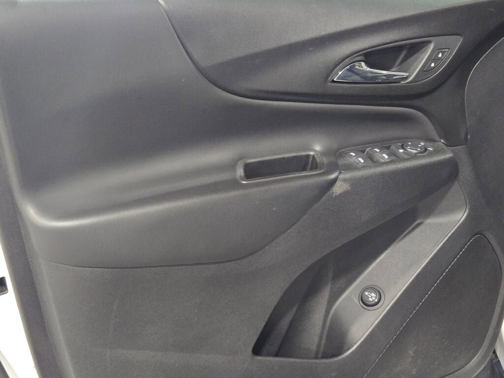 Used 2020 Chevrolet Equinox LT image 25