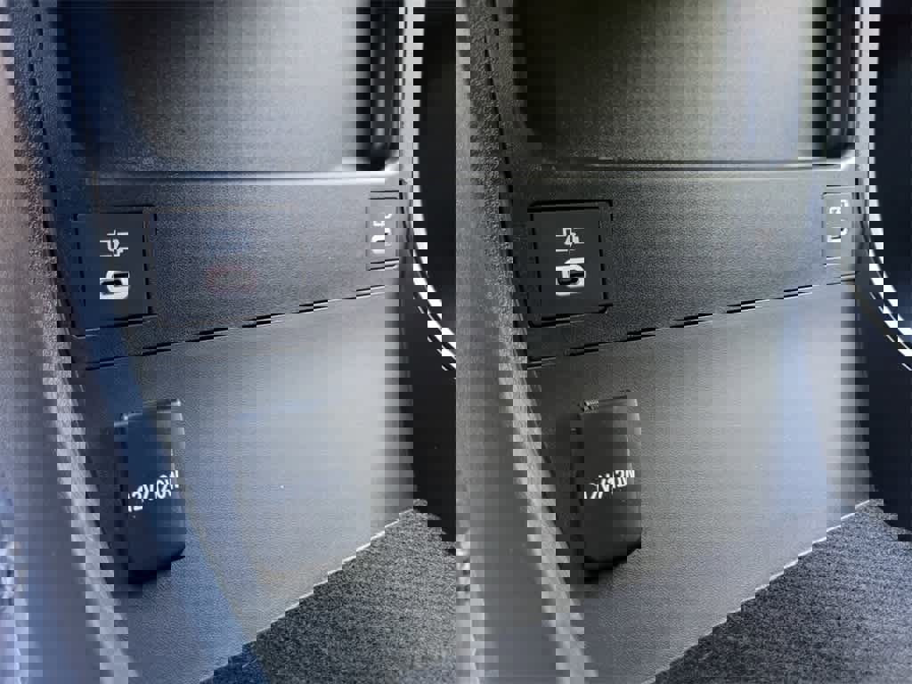 Certified 2024 Subaru Solterra Limited image 17