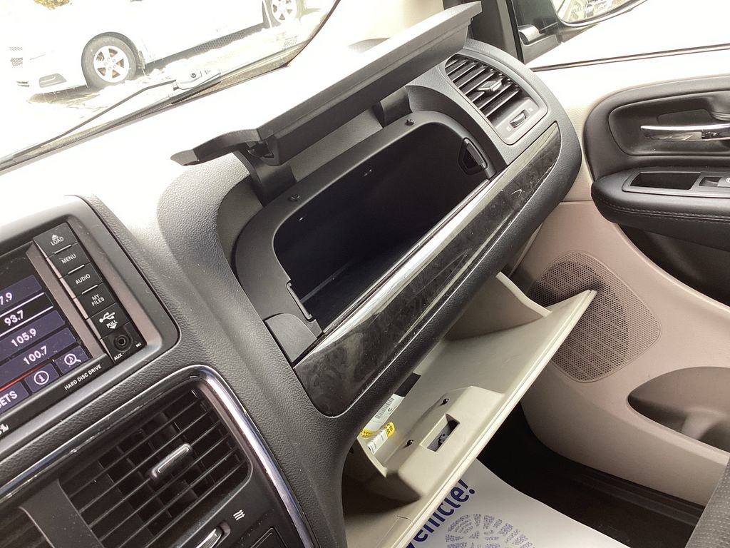 Used 2019 Dodge Grand Caravan SE w/ UConnect Hands-Free Group image 35