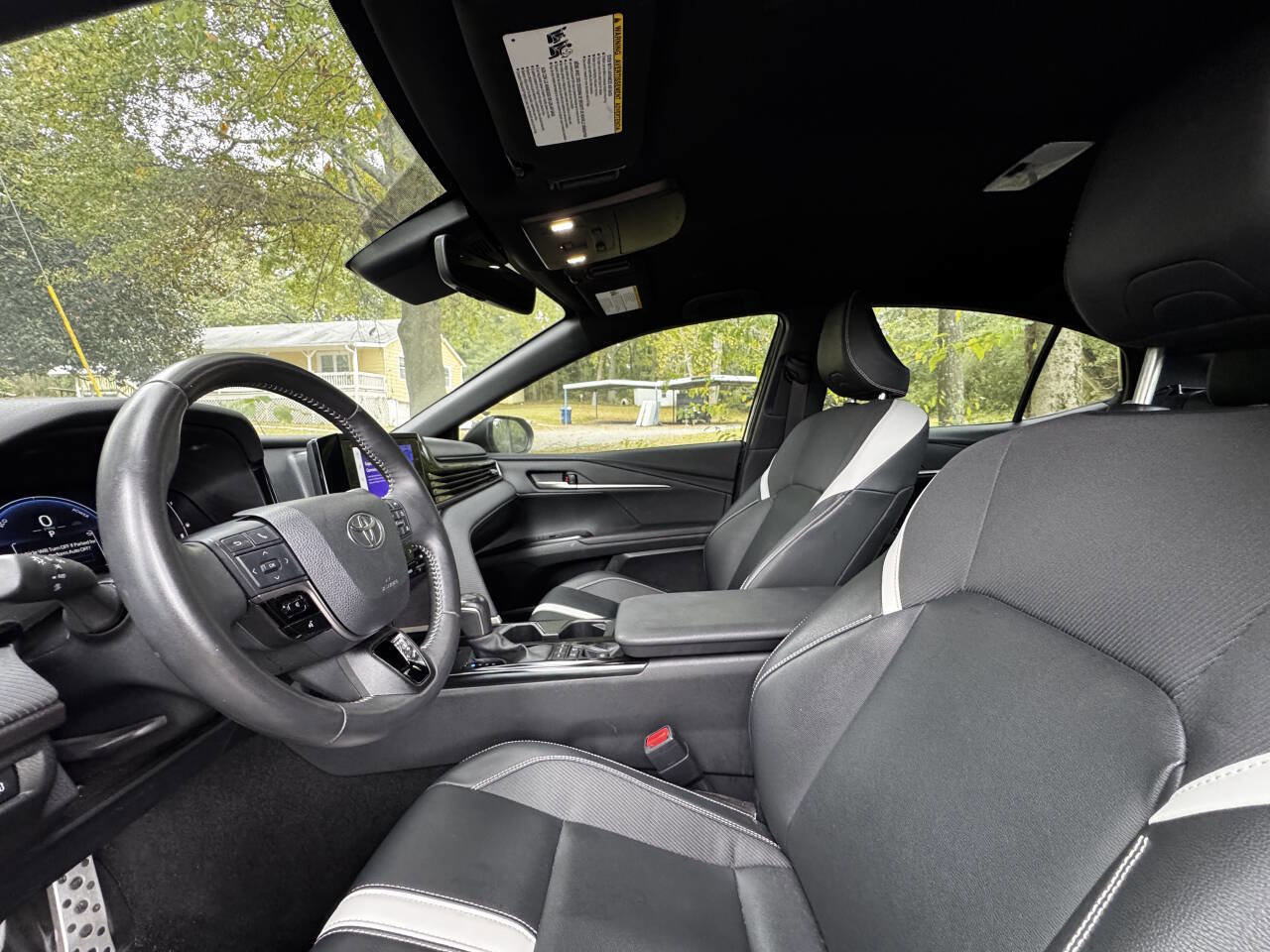 Used 2025 Toyota Camry SE image 11