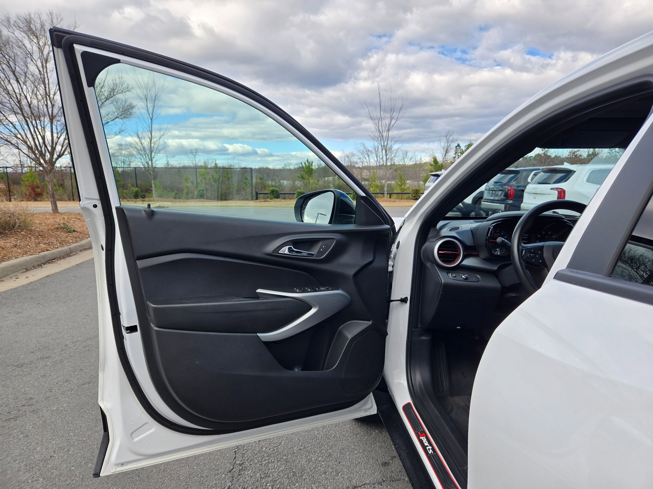 Used 2024 Chevrolet Trax RS image 21