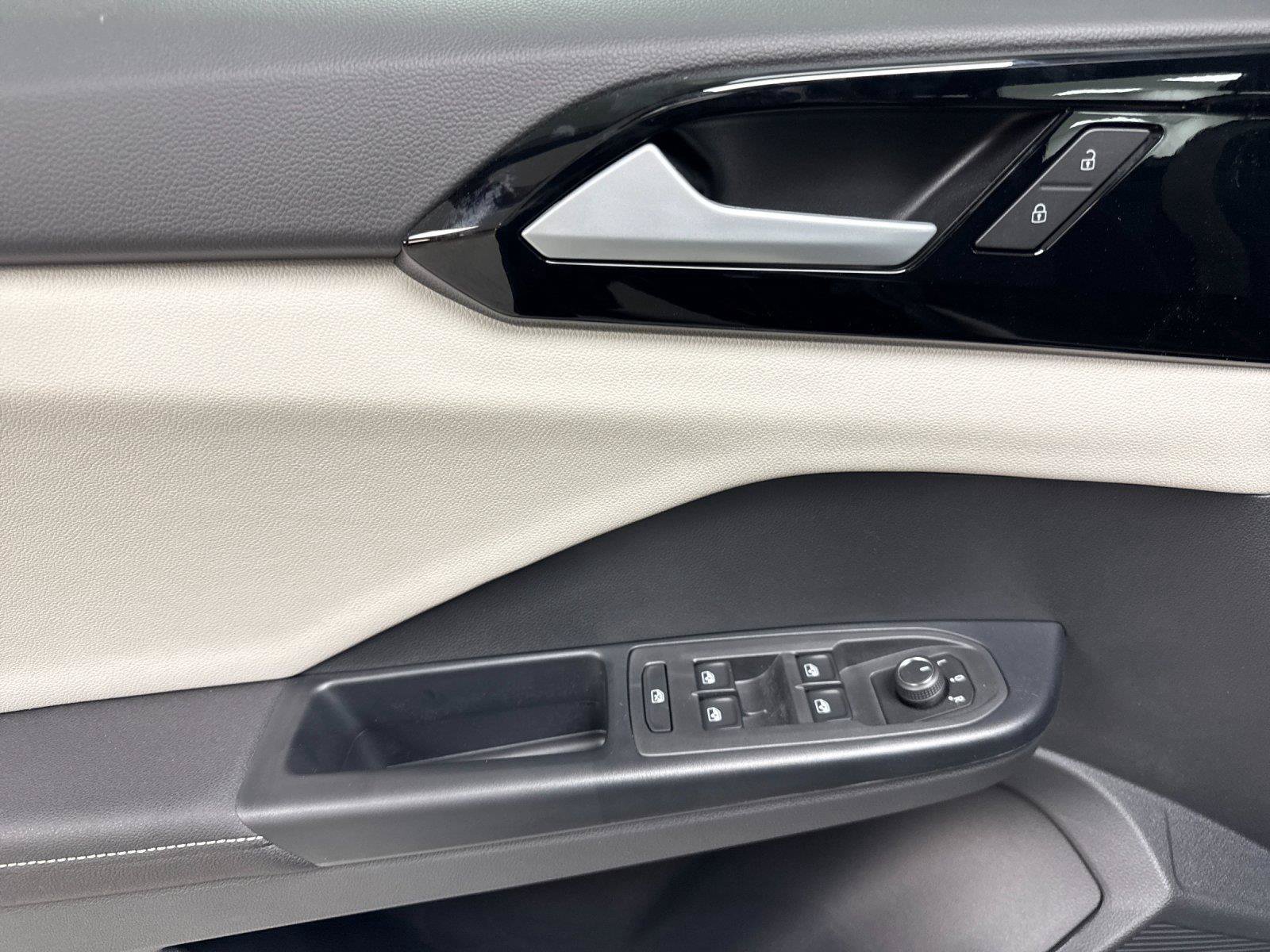 New 2026 Volkswagen Taos S FWD image 10