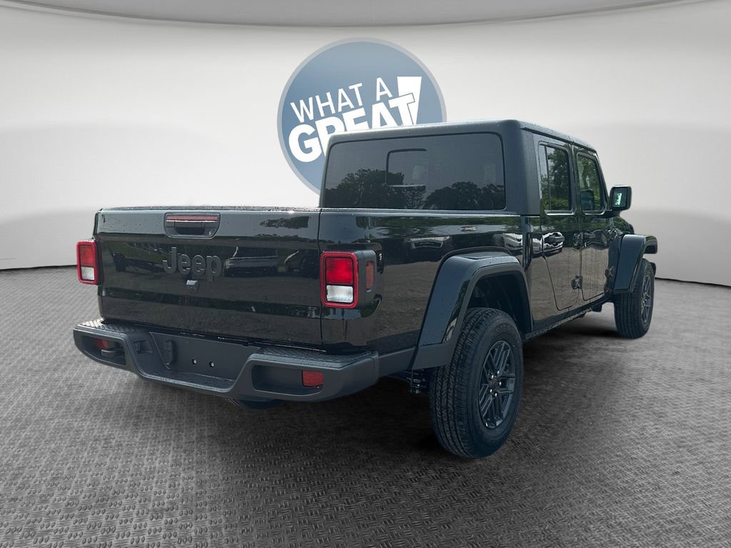 New 2025 Jeep Gladiator Sport image 3