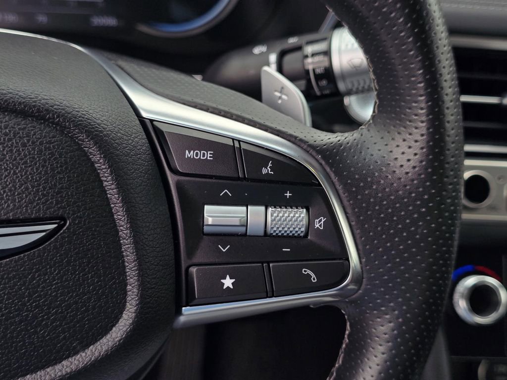 Used 2025 Genesis G70 2.5T RWD image 16