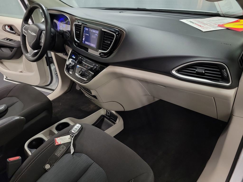 Used 2023 Chrysler Voyager LX image 23