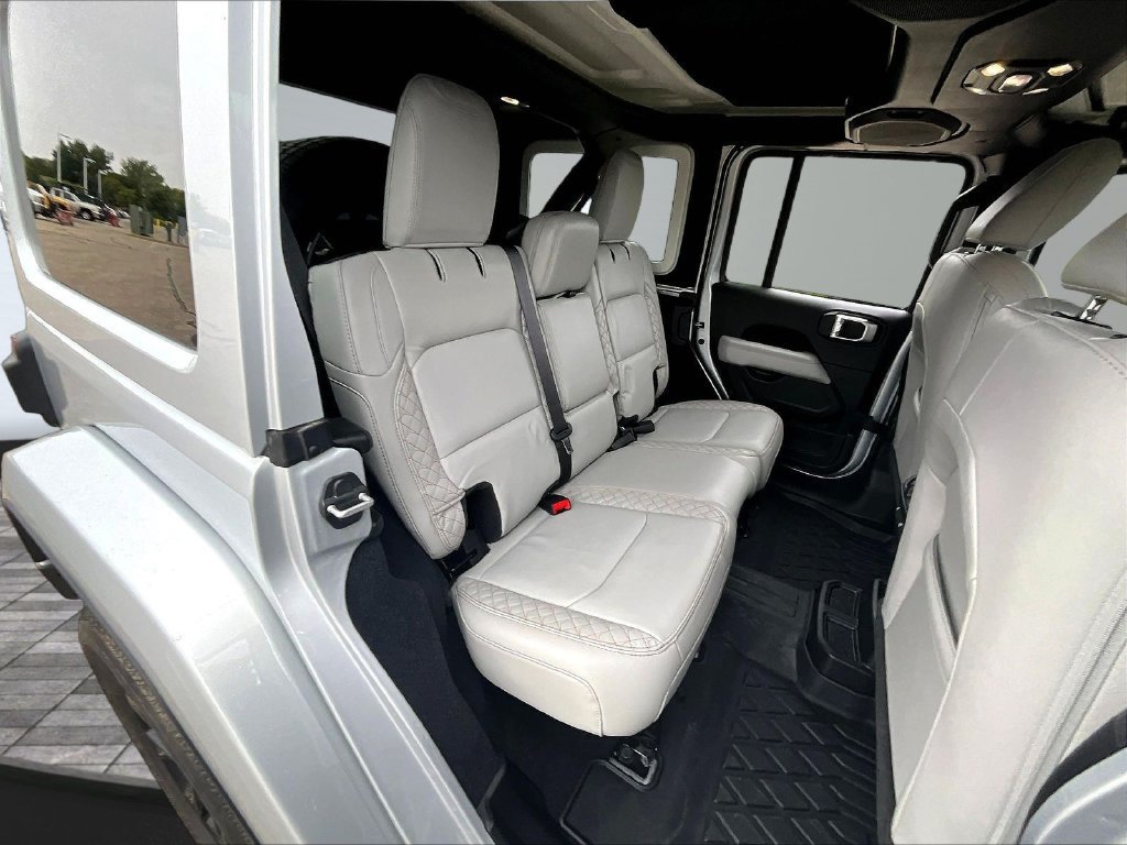 Used 2023 Jeep Wrangler Unlimited Sahara AWD/4WD image 30