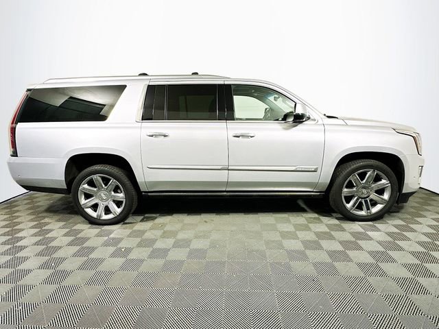 Used 2019 Cadillac Escalade ESV Premium Luxury image 9