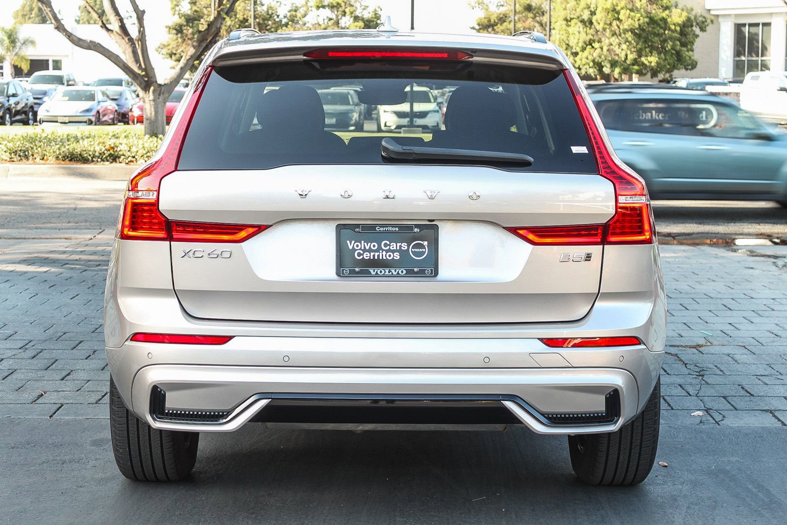 Used 2025 Volvo XC60 B5 Core AWD/4WD image 7