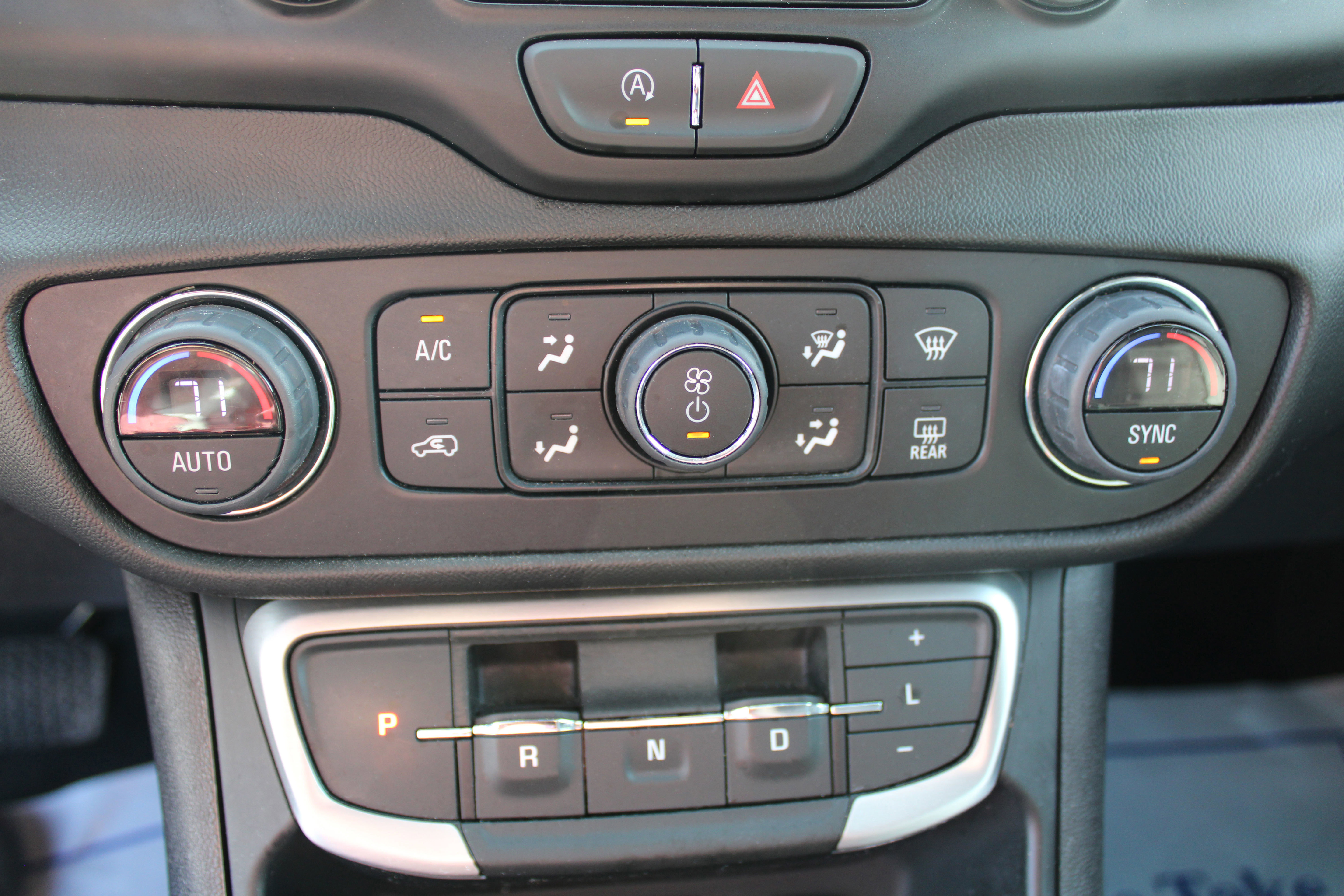 Used 2024 GMC Terrain SLT image 51