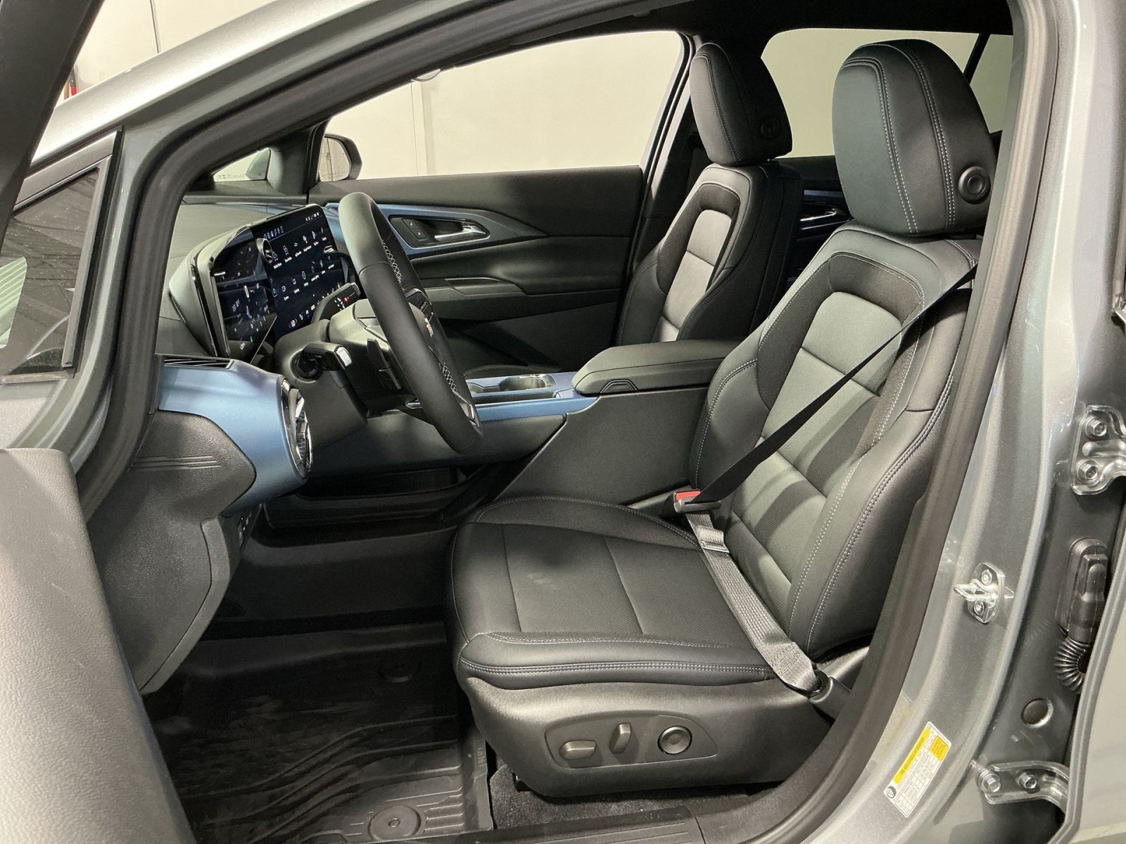 New 2026 Chevrolet Equinox EV LT FWD image 21
