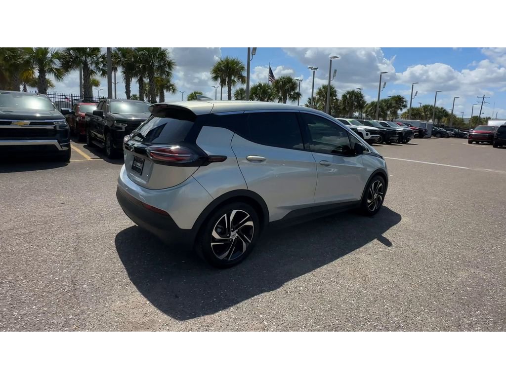 Used 2022 Chevrolet Bolt LT w/ Infotainment Package FWD image 2