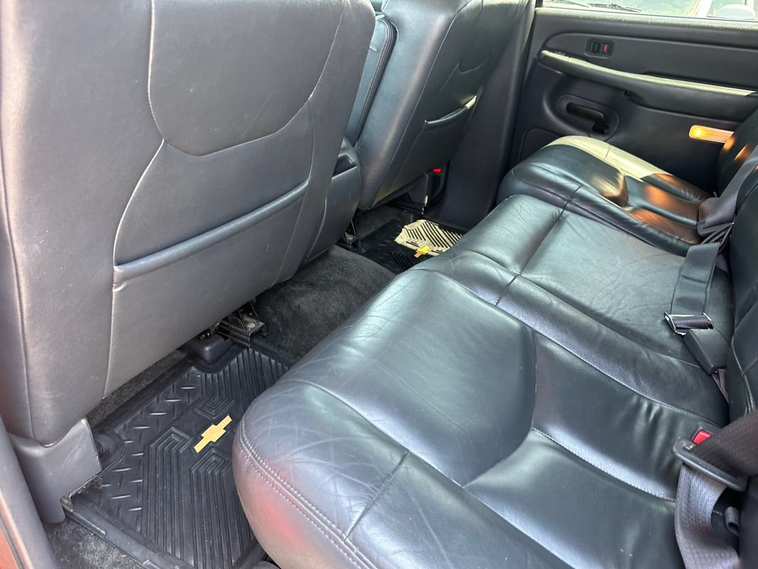 Used 2002 Chevrolet Avalanche 2500 w/ Convenience Pkg AWD/4WD image 31