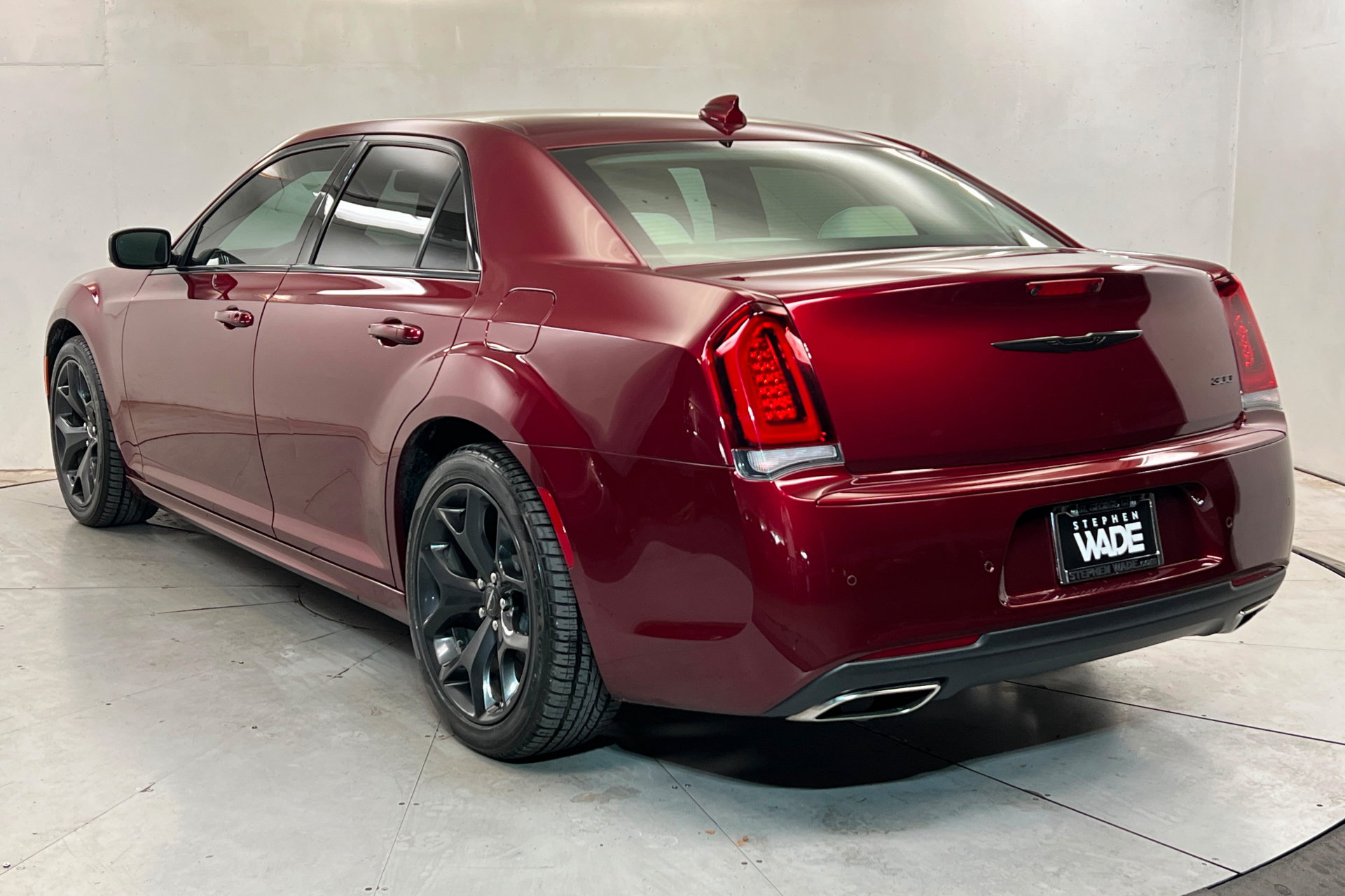 Certified 2022 Chrysler 300 Touring L w/ Comfort Group RWD image 3