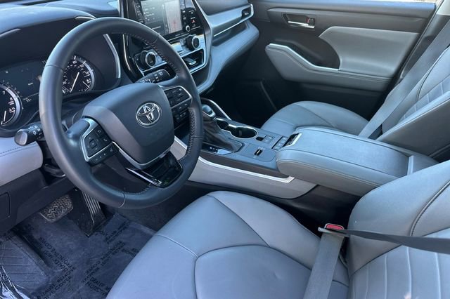 Certified 2021 Toyota Highlander XLE image 16