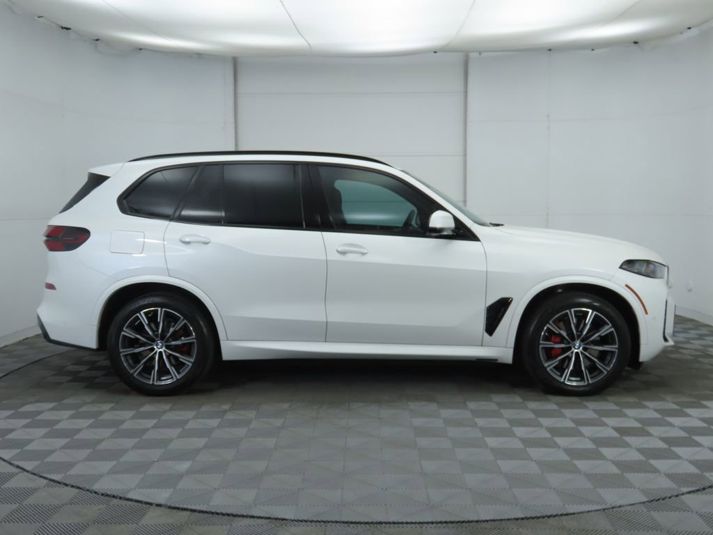 Used 2024 BMW X5 xDrive40i w/ Executive Package image 4