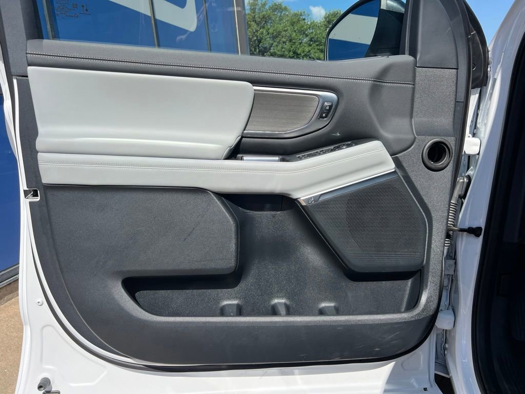 Used 2025 Ford Expedition Platinum AWD/4WD image 26