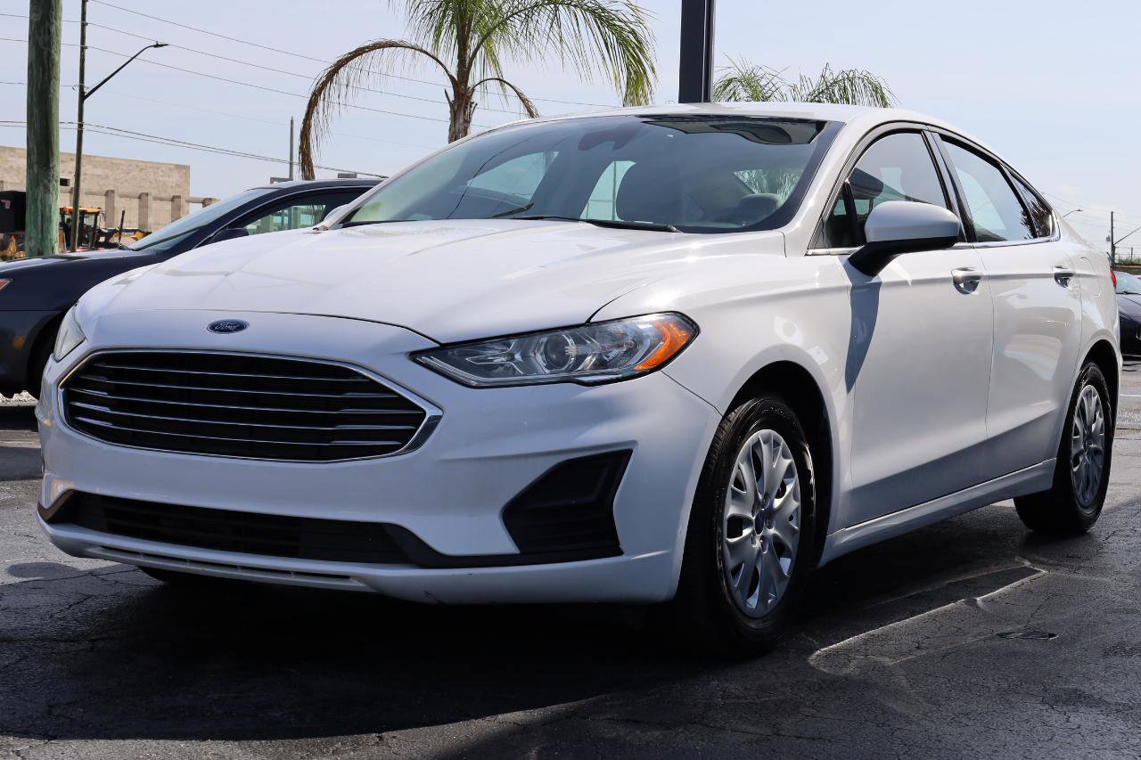 Used 2019 Ford Fusion S image 2