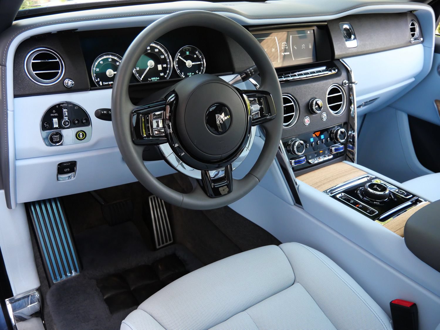Certified 2023 Rolls-Royce Cullinan w/ Cullinan Package AWD/4WD image 24