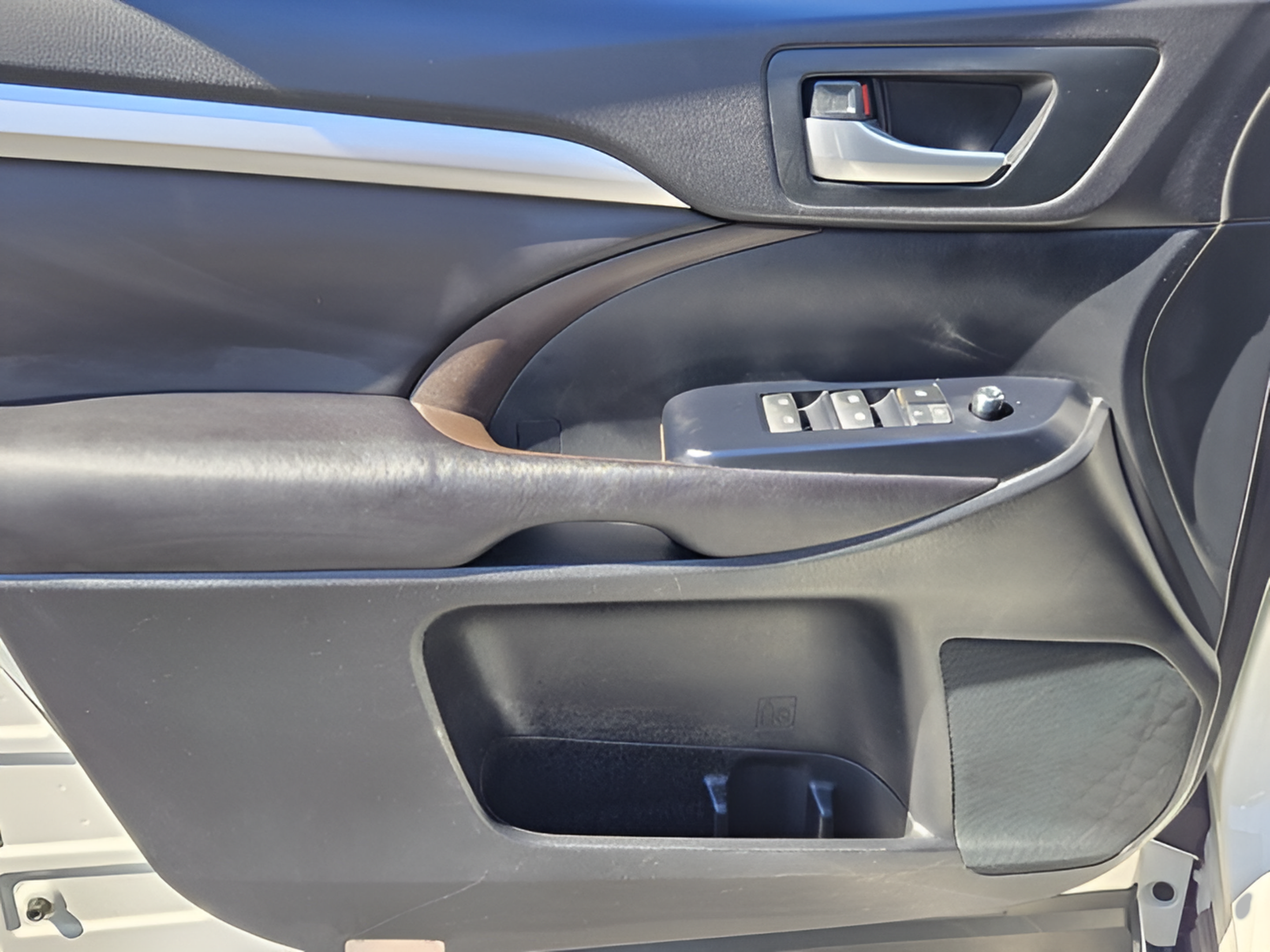 Used 2016 Toyota Highlander XLE AWD/4WD image 15