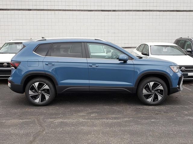 New 2026 Volkswagen Taos SE AWD/4WD image 2