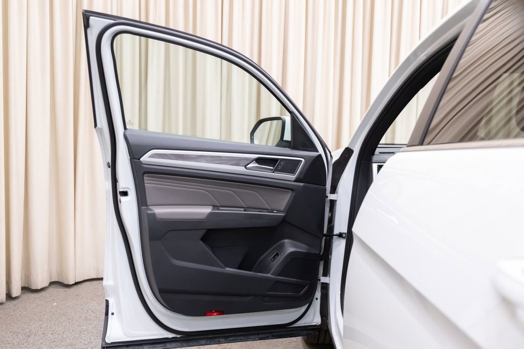 Used 2023 Volkswagen Atlas Cross Sport SE w/ Panoramic Sunroof Package image 8