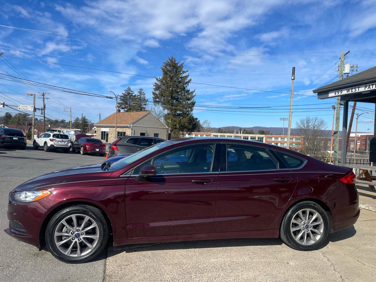 Used 2017 Ford Fusion SE w/ Fusion SE Technology Package image 8