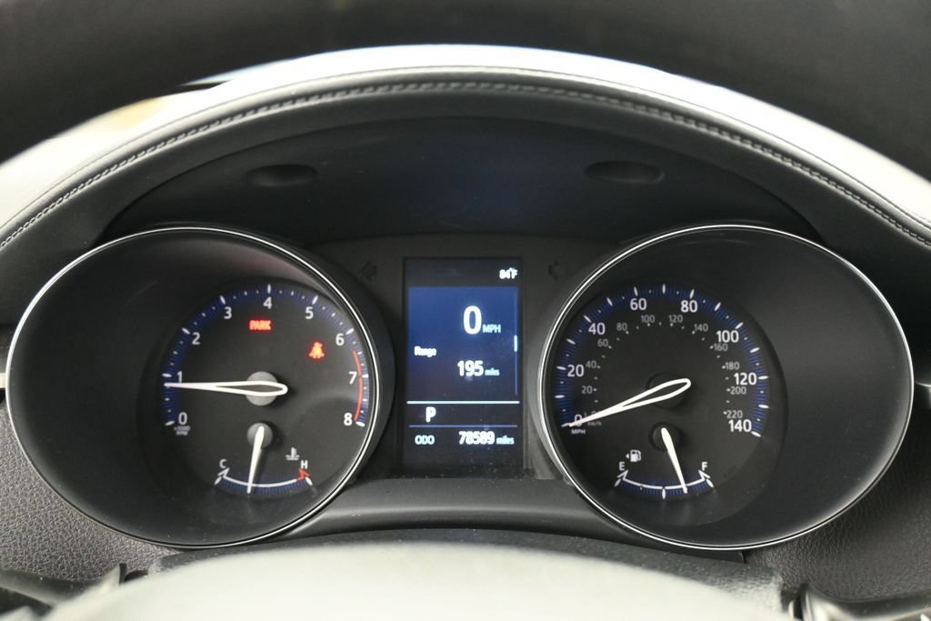 Used 2019 Toyota C-HR LE FWD image 24