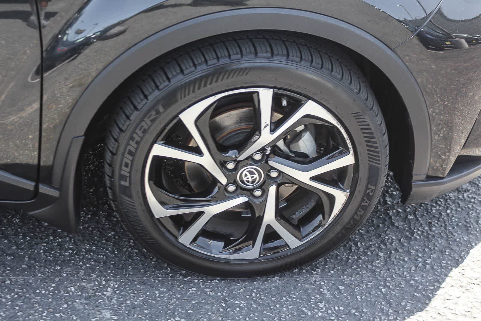 Used 2021 Toyota C-HR XLE FWD image 12