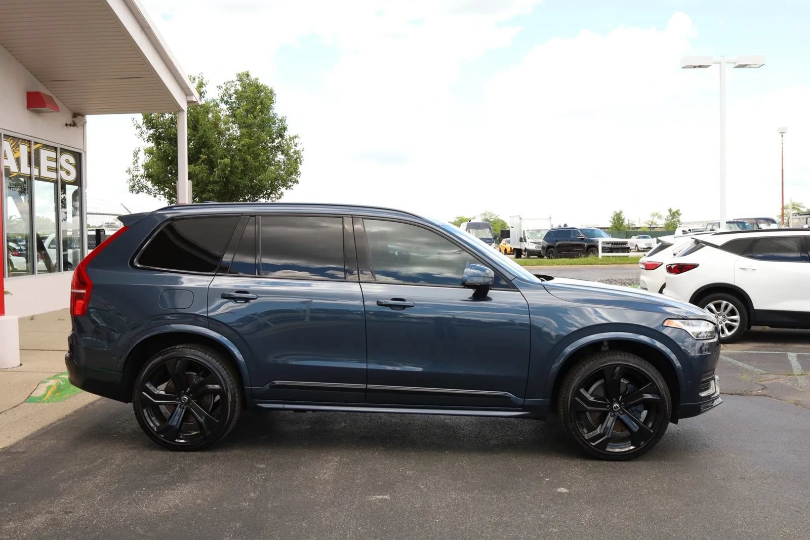 Used 2025 Volvo XC90 B6 Ultra w/ Protection Package AWD/4WD image 4